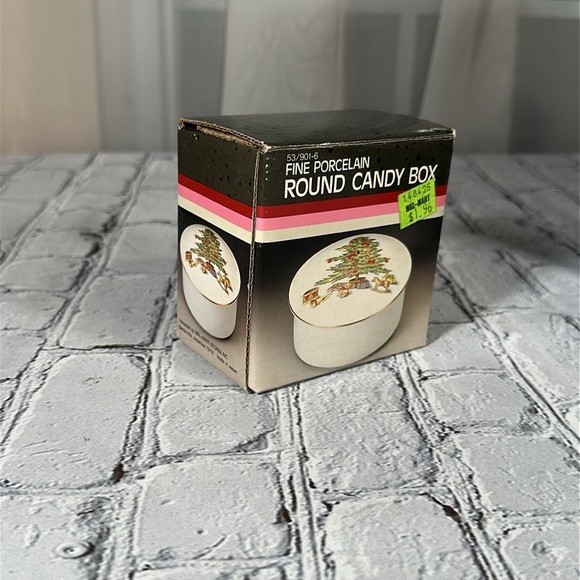 Vintage Fine Porcelain Round Candy Box with Christmas Tree Design Walmart - Picture 10 of 14